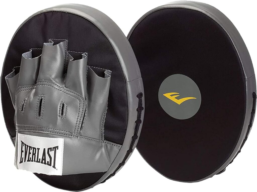 The classic boxing focus pads from the brand Everlast.